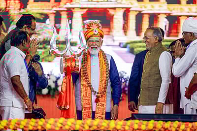 பிளவு சக்திகளை ஒற்றுமையால் வீழ்த்துவோம்: பிரதமா் மோடி