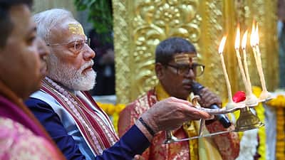 சோம்நாத் கோயிலில் பிரதமர் மோடி வழிபாடு!