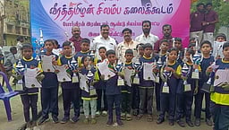 நூறு சதவீத வாக்குப்பதிவை வலியுறுத்தி சிலம்ப போட்டி