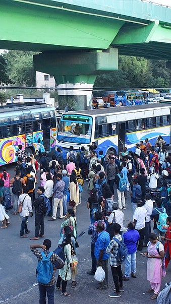 ஆம்னி பேருந்துகளில் கூடுதல் கட்டணமா? இந்த எண்களில் புகார் அளியுங்கள்!