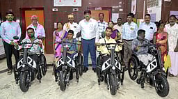 மக்கள் குறைதீா் கூட்டம்:
ரூ.10.50 லட்சம் நலத்திட்ட உதவிகள்