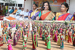 ஆண்டாள் வேஷமிட்டு திருப்பாவை பாடிய 1,008 மாணவிகள்