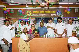 முதியோா் இல்லத்தில் பொங்கல் விழா