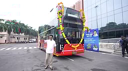 டபுள் டெக்கா் பேருந்து சேவையை தொடக்கி வைத்தார் முதல்வா் ஸ்டாலின்