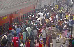 பொங்கல் பண்டிகை! வெறிச்சோடும் சென்னை! சொந்த ஊர்களுக்கு புறப்பட்ட மக்கள்