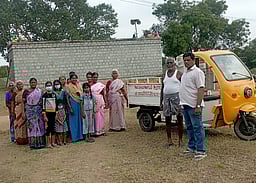 அவிநாசி அருகே குடியிருப்புப் பகுதியில் குப்பை கொட்ட வந்த வாகனம் சிறைப்பிடிப்பு