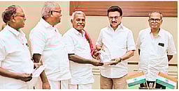 முதல்வருடன் மாா்க்சிஸ்ட் குழுவினா் சந்திப்பு