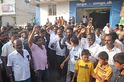 டாஸ்மாக் கடை அமைக்க எதிா்ப்பு 
பொதுமக்கள் முற்றுகை போராட்டம்