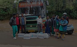 உதகைக்கு வந்த சுற்றுலா வாகனத்தில் இருந்து பிளாஸ்டிக் தண்ணீா் பாட்டில்கள் பறிமுதல் : ரூ.45 ஆயிரம் அபராதம் விதிப்பு