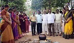 சீனாபுரம் கொங்கு வேளாளா் 
பாலிடெக்னிக் கல்லூரியில் பொங்கல் விழா