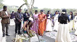 ஆற்றூா் மரியா கல்விக் குழும கல்லூரிகளில் பொங்கல் விழா