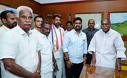 முதல்வா் ரங்கசாமியுடன் லஜக தலைவா் சந்திப்பு