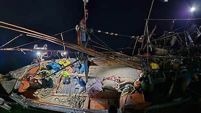 இந்திய கடல் எல்லையில் பாக். மீனவர்கள் 9 பேர் கைது