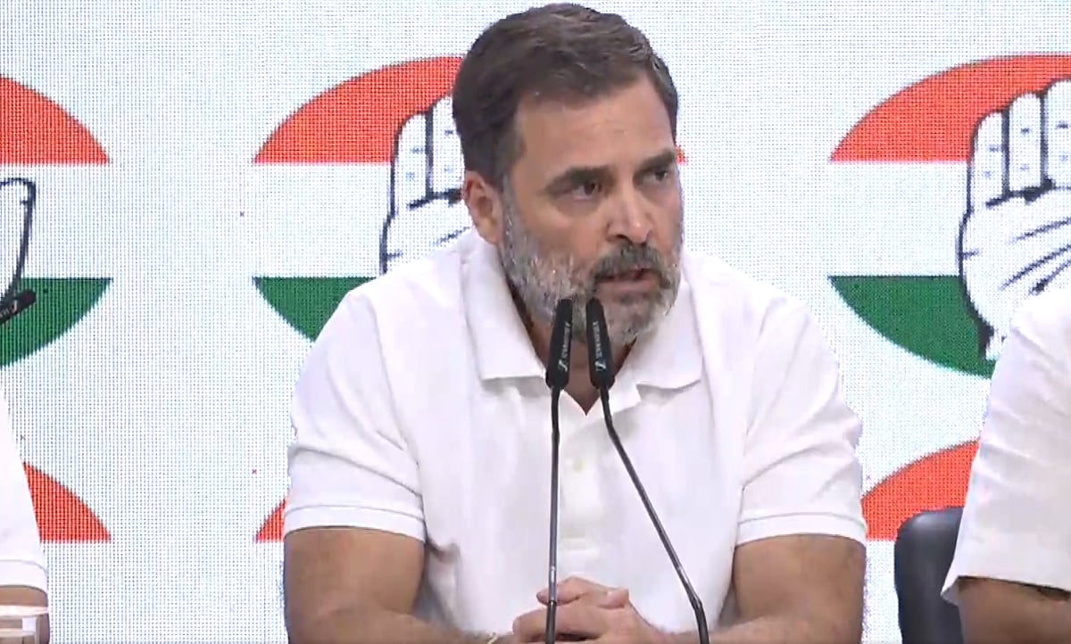 உரிமைகளைப் பாதுகாக்கும் கவசமாக அரசமைப்புச் சட்டம்: ராகுல் காந்தி