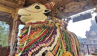 2,000 கிலோ பழங்கள், காய்கறிகளால் தஞ்சைப் பெரிய கோயில் நந்திக்கு சிறப்பு அலங்காரம்!