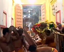 ராமநாதசுவாமி கோயிலில் சரிந்து விழுந்த உத்ஸவா் சிலை