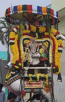 கரைப்பூண்டி ஊராட்சியில் சுவாமி வீதியுலா