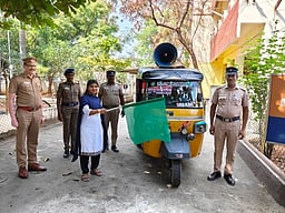 கந்திலி போலீஸாா் விழிப்புணா்வு