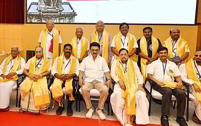 வாழ்க்கை அனுபவங்களை இலக்கியங்கள் கற்றுத் தரும்! திரைப்பட பாடலாசிரியா் யுகபாரதி 