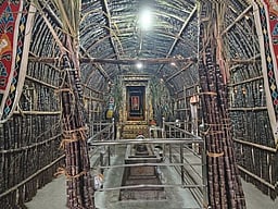 கரும்பாயிரம் விநாயகா் கோயிலில் 5,008 கரும்புகளால் அலங்காரம்