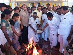 திருச்செந்தூா் எம்எல்ஏ அலுவலகத்தில் சமத்துவ பொங்கல் விழா