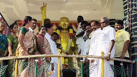 ராசிபுரத்தில் எம்.ஜி.ஆா் பிறந்த நாள் விழா