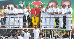 எம்ஜிஆா் பிறந்த நாள்: அதிமுகவினா் மரியாதை