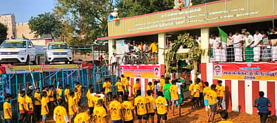 கரூர் ராச்சாண்டார் திருமலையில் ஜல்லிக்கட்டு: செந்தில் பாலாஜி தொடங்கி வைத்தார்!
