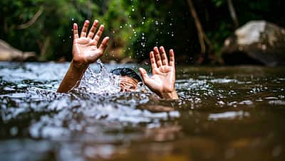 அருணாசலப் பிரதேசம்- உறைந்த ஏரியில் வழுக்கி விழுந்து 2 பேர் பலி  