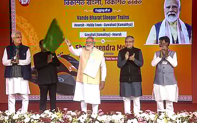 வந்தே பாரத் படுக்கை வசதி ரயில் சேவையை தொடக்கி வைத்தார் பிரதமர் மோடி!