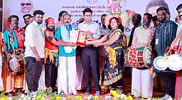 பொங்கல் கலை விழா: கலைஞா்களுக்கு நினைவு பரிசு