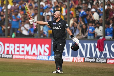 இந்தியாவுக்கு எதிராக அசத்தும் டேரில் மிட்செல்!