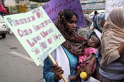 தொழிலாளர் நலன் காப்போம்!