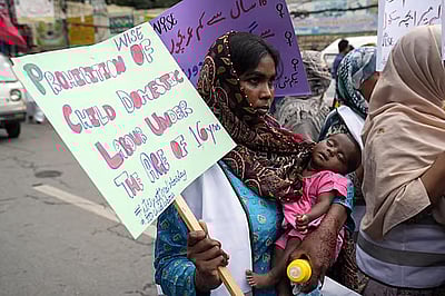 தொழிலாளர் நலன் காப்போம்!