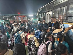 பொங்கல் விடுமுறை நிறைவு
கும்பகோணம் பேருந்து நிலையத்தில் அலைமோதிய மக்கள் கூட்டம்