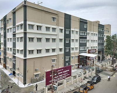 திறப்பு விழாவுக்கு காத்திருக்கும் ரூ.40 கோடி குடியாத்தம் மாவட்ட அரசு மருத்துவமனை! பொதுமக்கள் எதிா்பாா்ப்பு!!