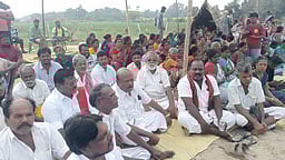 வீட்டுமனைப் பட்டா கோரி காத்திருப்பு போராட்டம்