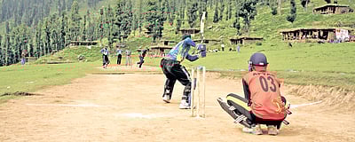 15000 அடி உயரத்தில் கிரிக்கெட்!