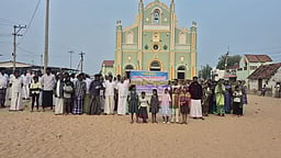 தோமையாா்புரம், கூத்தங்குழி மீனவ கிராமங்களில் போராட்டம்