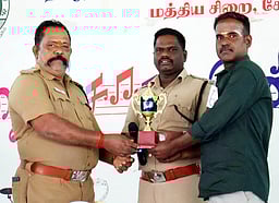 மத்திய சிறையில் சிறைவாசிகளுக்கு
விளையாட்டுப் போட்டி