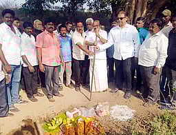 ரூ.8 லட்சத்தில் சாலைப் பணி தொடக்கம்