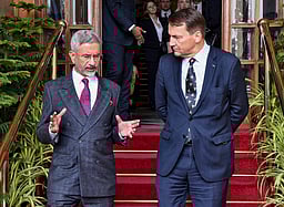 பாகிஸ்தானுடன் இணைந்து காஷ்மீா் கூட்டறிக்கை: போலந்து துணை பிரதமரிடம் ஜெய்சங்கா் கண்டனம்