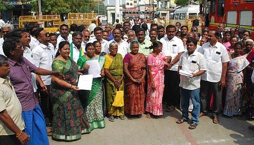 மாணிக்கம்பாளையத்தில் டாஸ்மாக் மதுக்கடையை நிரந்தரமாக மூட கோரிக்கை