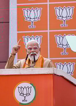 தேச பாதுகாப்புக்கு அச்சுறுத்தல் நகா்ப்புற நக்ஸல்கள்- பிரதமா் மோடி