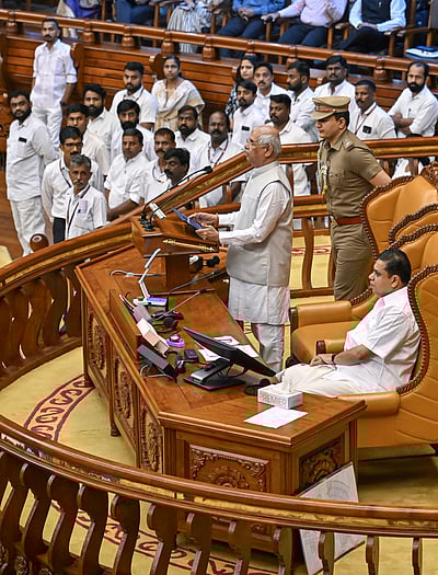 கேரள பேரவையிலும் விவாதப்பொருளான ஆளுநர் உரை! - என்ன நடந்தது?