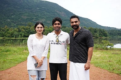 டொவினோ தாமஸ் - கயாது லோஹர்..! பள்ளிச்சட்டம்பி பட வெளியீட்டுத் தேதி!