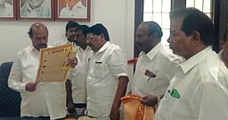 சென்னசமுத்திரம் கிருஷ்ணா் கோயில் கும்பாபிஷேக விழா: அமைச்சா் எ.வ.வேலுவுக்கு அழைப்பு