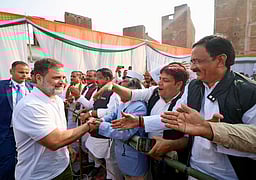 ஏழை விவசாயத் தொழிலாளா்களின் உரிமைகள் பறிப்பு: ராகுல் காந்தி