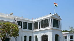 மைக்கை அணைத்தனர்! 13 காரணங்களைத் தெரிவித்து ஆளுநர் மாளிகை அறிக்கை!