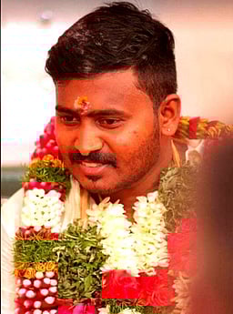 பைக் - லாரி மோதல்: இளைஞா் உயிரிழப்பு